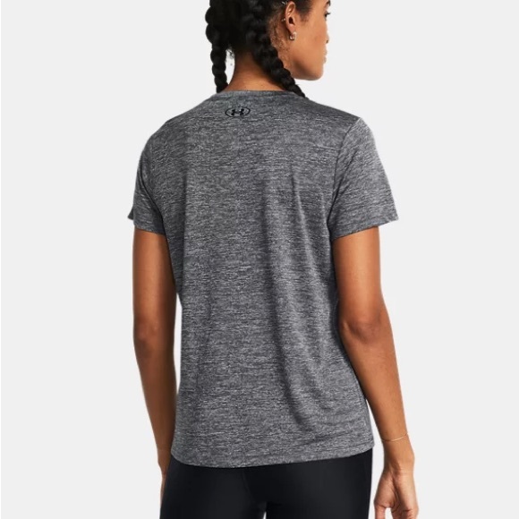 NWT Women's UA Tech™ V-Neck Short Sleeve - Heat gear - Size Small - Loose Fit - Picture 2 of 5